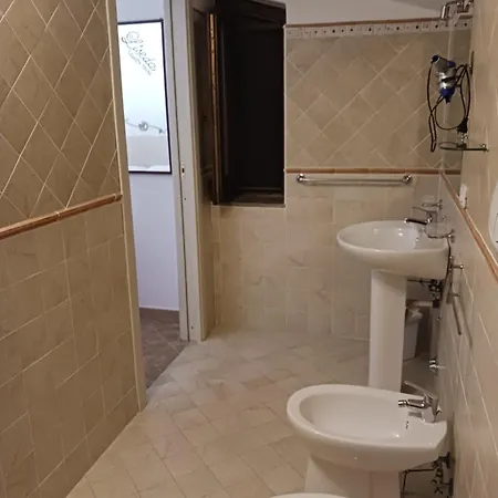 Liseda Oda ve Kahvaltı Castellabate