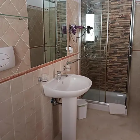 Liseda Oda ve Kahvaltı Castellabate